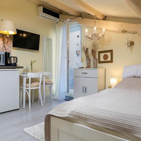 Duplex Apartment Camelia In Charming Old Town โรวีน ภายนอก รูปภาพ