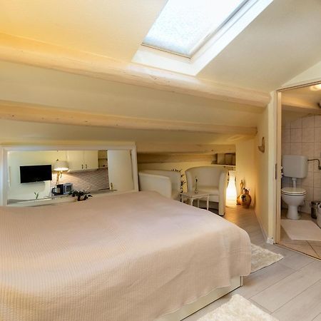 Duplex Apartment Camelia In Charming Old Town โรวีน ภายนอก รูปภาพ