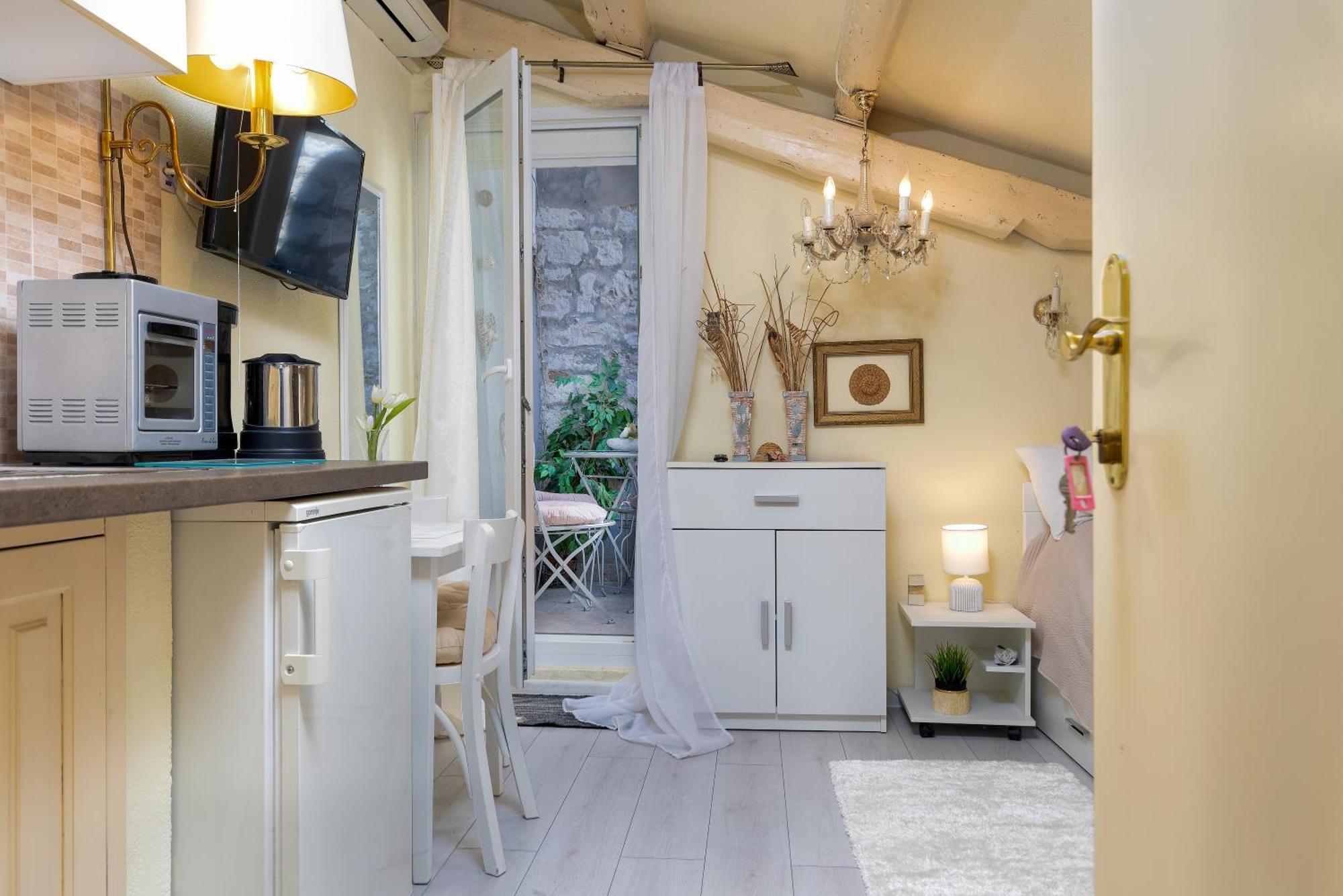 Duplex Apartment Camelia In Charming Old Town โรวีน ภายนอก รูปภาพ