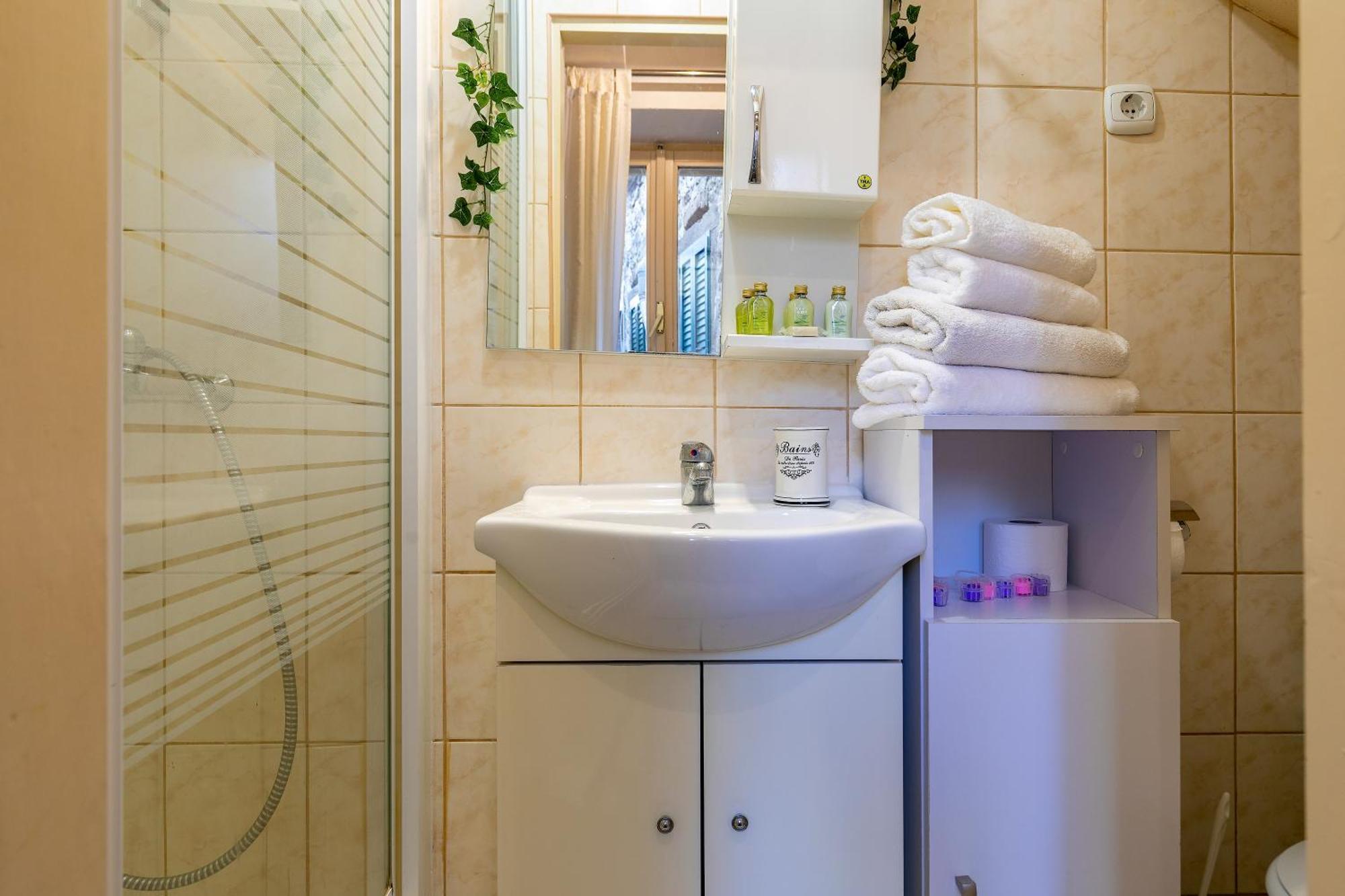 Duplex Apartment Camelia In Charming Old Town โรวีน ภายนอก รูปภาพ