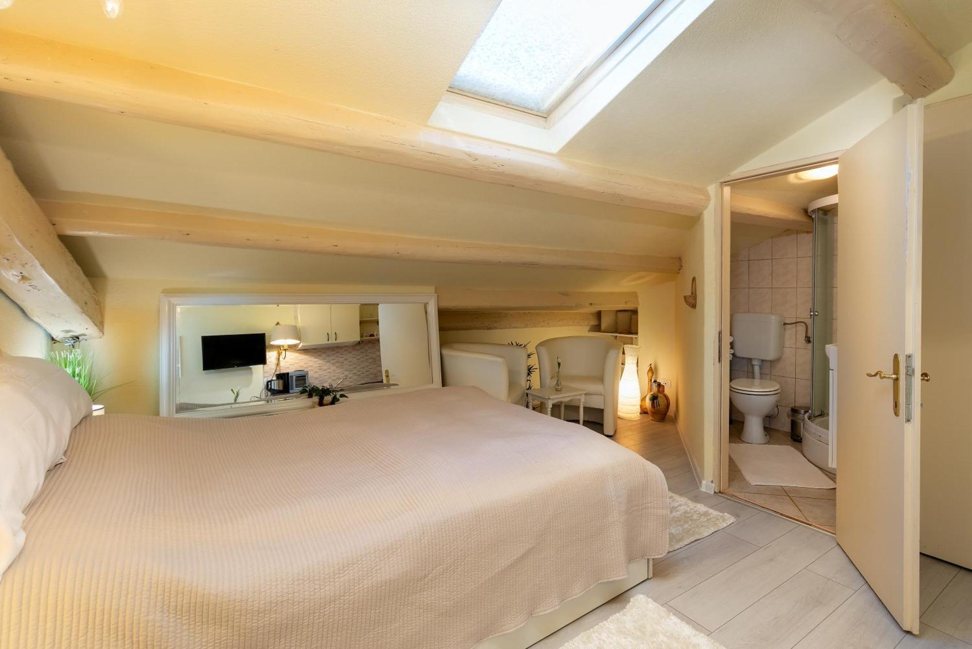 Duplex Apartment Camelia In Charming Old Town โรวีน ภายนอก รูปภาพ
