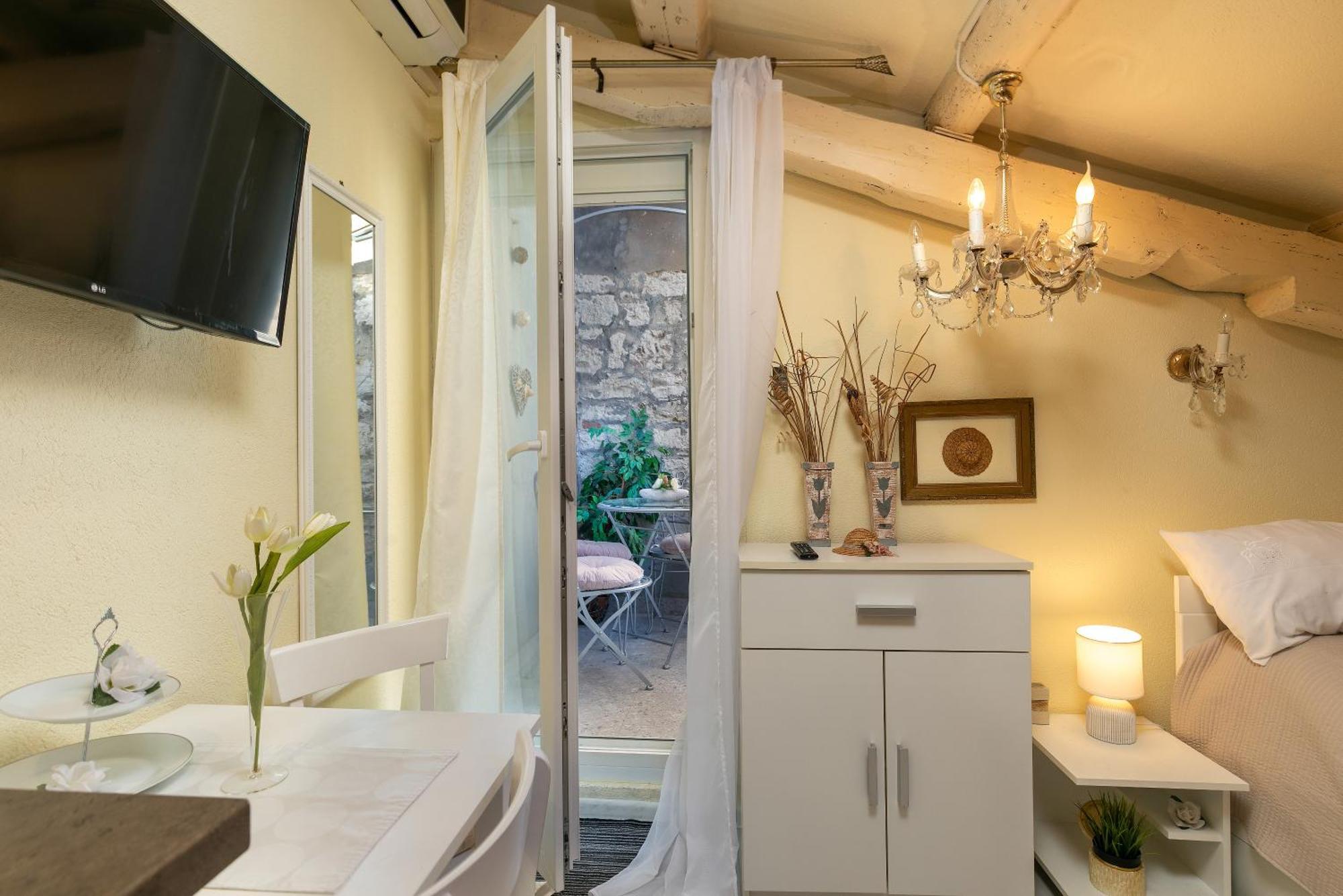 Duplex Apartment Camelia In Charming Old Town โรวีน ภายนอก รูปภาพ